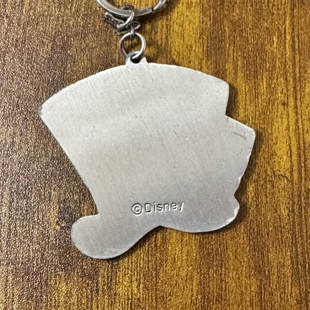 Disney Alice Wonderland Keychain Mad Hatter‎ 10/6 Black White Metal Vintage
